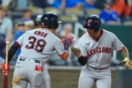 Guardians clinch 3rd straight AL Central title with win, White Sox loss